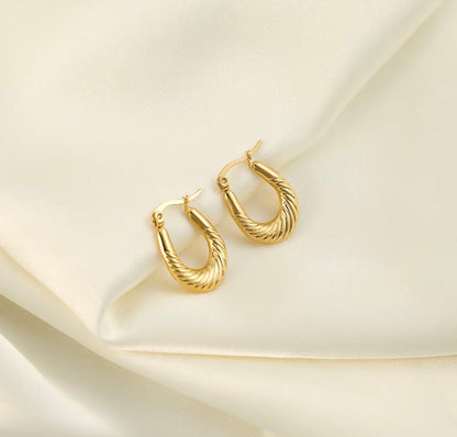 Juli Hoops