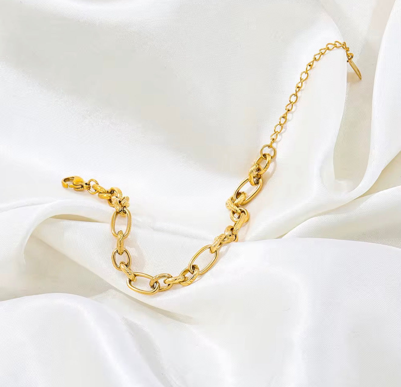 Nuvé Bracelet
